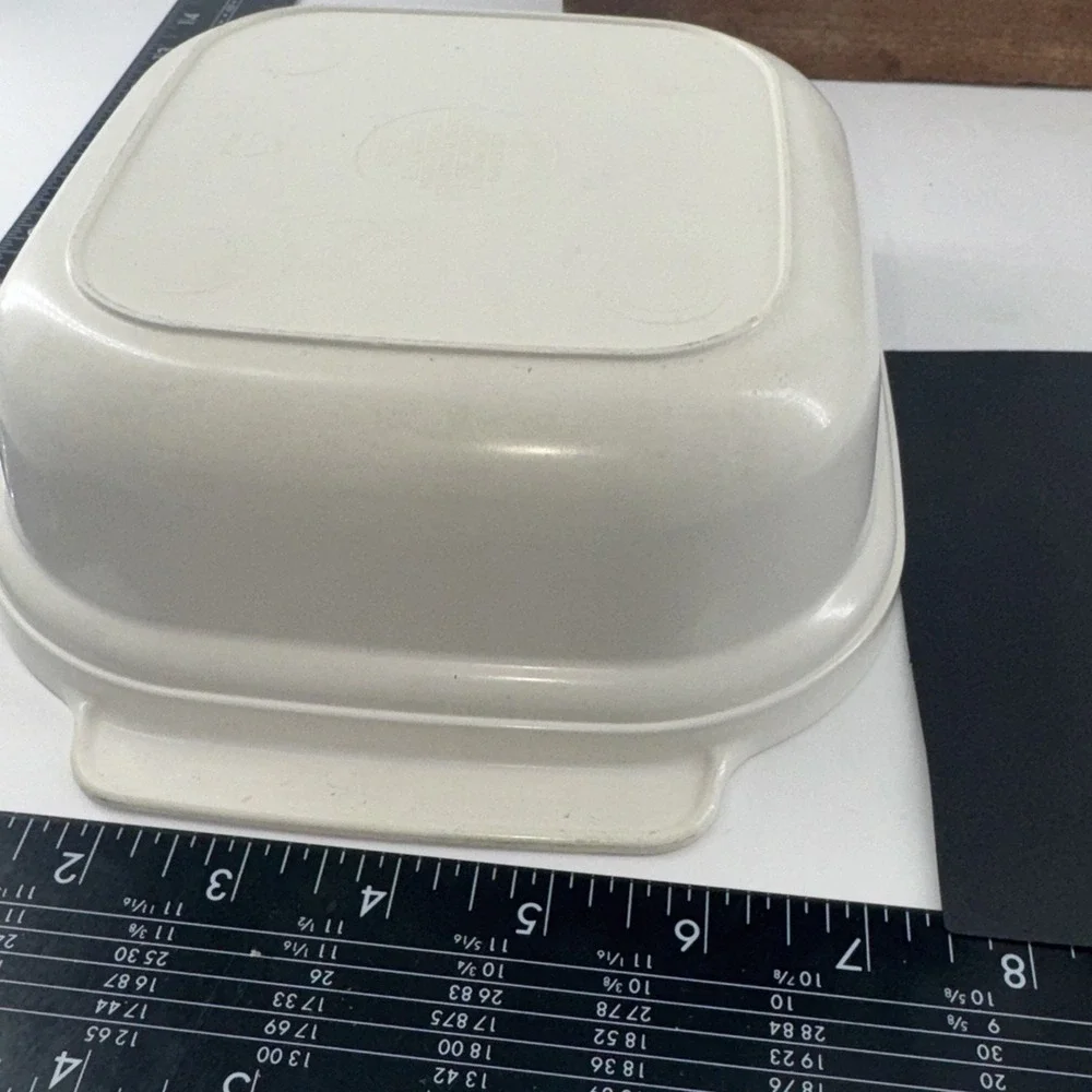 Anchor Hocking 2 1/2 Qt Microwave Dishes w/ Designs‎ 2 - No Lids 8.75